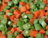 Foto del paso 1 de la receta: Picadillo de vainica y zanahoria