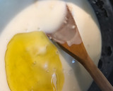 Foto del paso 2 de la receta: Blanca y radiante va la...(Merluza con salsa blanca gratinada)