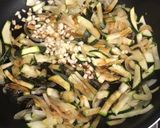 Une image de l'étape 2 de Sauté de courgette/crevettes.