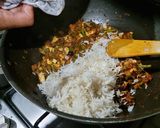 A picture of step 4 of Vegetable pulao.