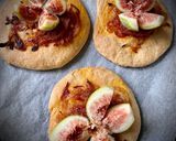 Foto del paso 5 de la receta: Coca de higos y cebolla caramelizada con sobrasada