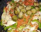 Foto del paso 6 de la receta: Muslo de pollo deshuesado con vegetales