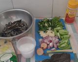 Foto langkah ke 1 dari resep Oseng Ikan Asin Belanak Cabe Hijau.