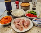 Foto del paso 4 de la receta: Rollitos de pollo en salsa de pimientos, zanahorias y queso crema