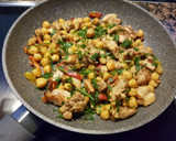 Foto del paso 7 de la receta: Pollo con garbanzos al curry