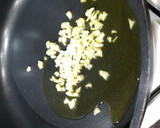 Foto del paso 2 de la receta: Arroz con cuerpos de centollo o cangrejo, cigalas, almejas y calamar