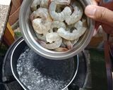 รูปขั้นตอนการทำที่ 1 ของ กุ้งผัดพริกขี้หนู