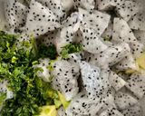 Foto del paso 2 de la receta: Dip de pitahaya con aguacate