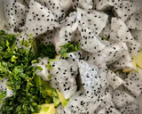 Foto del paso 2 de la receta: Dip de pitahaya con aguacate