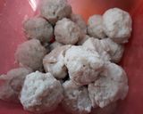 Foto langkah ke 2 dari resep Bakso ayam homemade ala mimi Shidqya.