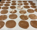 Foto del paso 4 de la receta: Alfajores de Cacao Dulce y Manjar