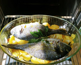 Foto del paso 4 de la receta: Dorada al horno asada con patatas