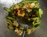 รูปขั้นตอนการทำที่ 4 ของ แตงกวาผัดไข่