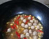 Foto langkah ke 2 dari resep Tumis Sawi Putih Pentol Telor.