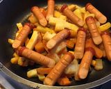 Une image de l'étape 7 de Poêlée de doigts et croix d Halloween (panais pommes de terre patate douce navet saucisses).