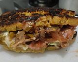 Foto del paso 8 de la receta: Sándwich🥙de carne🥩bbq🍯, cebolla🧅, pimiento🫑y queso🧀