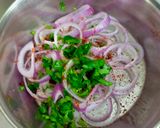 A picture of step 1 of Lachchha Pyaaz.