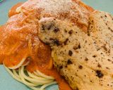 Foto del paso 4 de la receta: Spaguettis en salsa rosada, queso parmesano y nuez moscada con pechuga de pollo