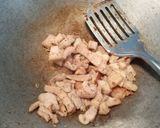 รูปขั้นตอนการทำที่ 3 ของ หมูย่างพริกไทยดำผัดหอมใหญ่