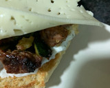 Foto del paso 4 de la receta: Bocata de carne y calabacín con cremoso de lactonesa y queso havarti