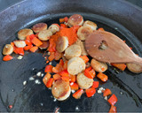 Foto del paso 3 de la receta: Arroz con salchichas