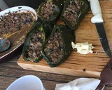 Foto del paso 2 de la receta: Chile relleno de rib eye hojaldrado