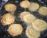 ચકરી (Chakri Recipe In Gujarati) રેસીપી સ્ટેપ4ફોટો