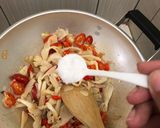 Foto langkah ke 5 dari resep Tumis Jamur Pedas.
