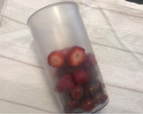 鹅莓（gooseberries）· 草莓🍓果昔（夏季时令鲜果全自然· 无添加组合👍👍）的食譜步驟2照片