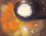 Hình bước làm 2 của món Canh khoai tây cà rốt