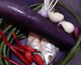 Foto langkah ke 1 dari resep Santan Terong Kacang Panjang Ikan Asin.