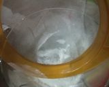 Foto del paso 2 de la receta: Frutillas en bizcochuelo!