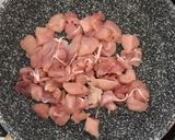 Foto langkah ke 1 dari resep Tumis Ayam Kecap 3 bahan.