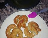 A picture of step 5 of Cinnamon pretzels.