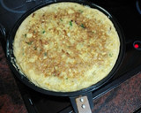 Foto del paso 7 de la receta: Tortilla de papas con cebolla sofrita y perejil picado y ensalada