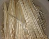 Foto langkah ke 2 dari resep Jamur enoki spicy simpel.