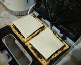 Foto langkah ke 2 dari resep Sandwich coklat keju silverqueen.