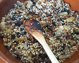 Foto del paso 6 de la receta: Arroz al horno con trompetas y torreznos