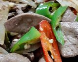 รูปขั้นตอนการทำที่ 2 ของ "ตับหมูผัดพริก" Stir Fried Pork Liver with Chilli🌶🧅