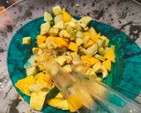 Une image de l'étape 6 de Salade concombre, avocat et mangue.