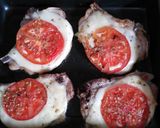 Foto del paso 2 de la receta: Chuletas de cerdo con queso y tomate