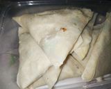 A picture of step 4 of Aloo samosa.