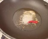 A picture of step 2 of Double tadka lahsuni Urad Dal.
