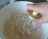 Foto del paso 4 de la receta: Bizcochuelo rosa sabor vainilla