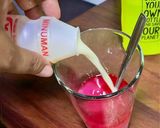 Foto langkah ke 3 dari resep Es Yakult Strawberry.