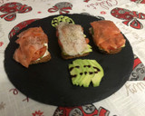 Foto del paso 2 de la receta: Tostadas de salmón y bacalao marinado al eneldo queso de Philadelphia