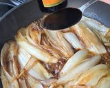 Une image de l'étape 2 de SALADE D'ENDIVES BRAISÉES, POMMES DE TERRE ET LARDONS CROUSTILLANTS.