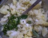 A picture of step 1 of Mumbai aloo masala toast.