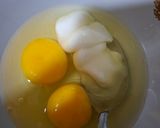 Foto langkah ke 2 dari resep 1.015. Telur Dadar Mayonnaise Malaysia.