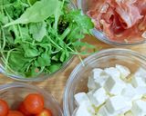 Foto del paso 1 de la receta: Ensalada fresca sobre base de hojaldre